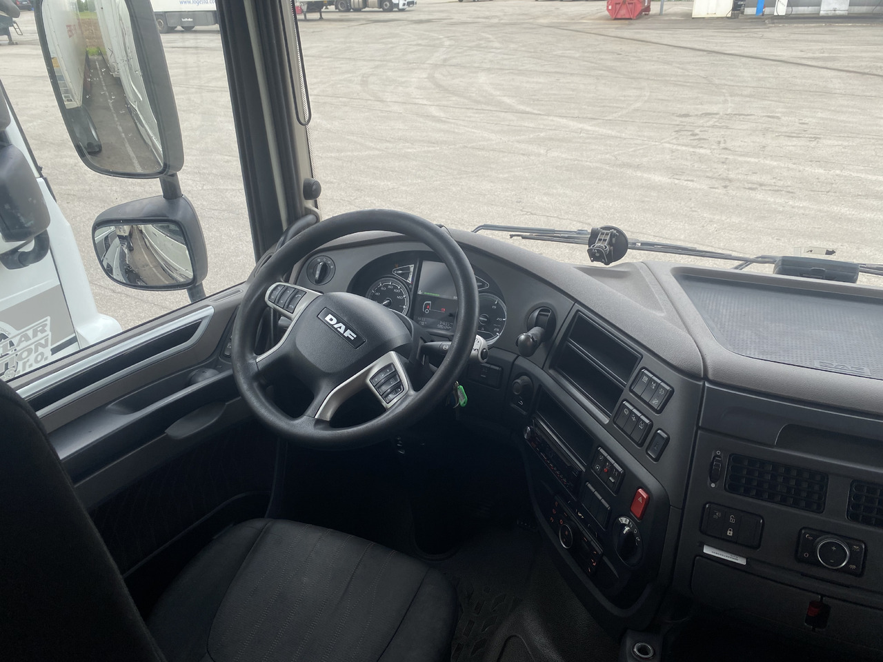 Interior photo 1: Vilcējs DAF XF 480 FT