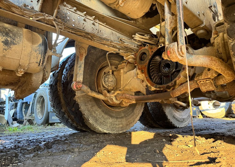 Iveco EuroTrakker - Kravas automašīna pašizgāzējs: foto 5 Iveco EuroTrakker - Kravas automašīna pašizgāzējs: foto 5