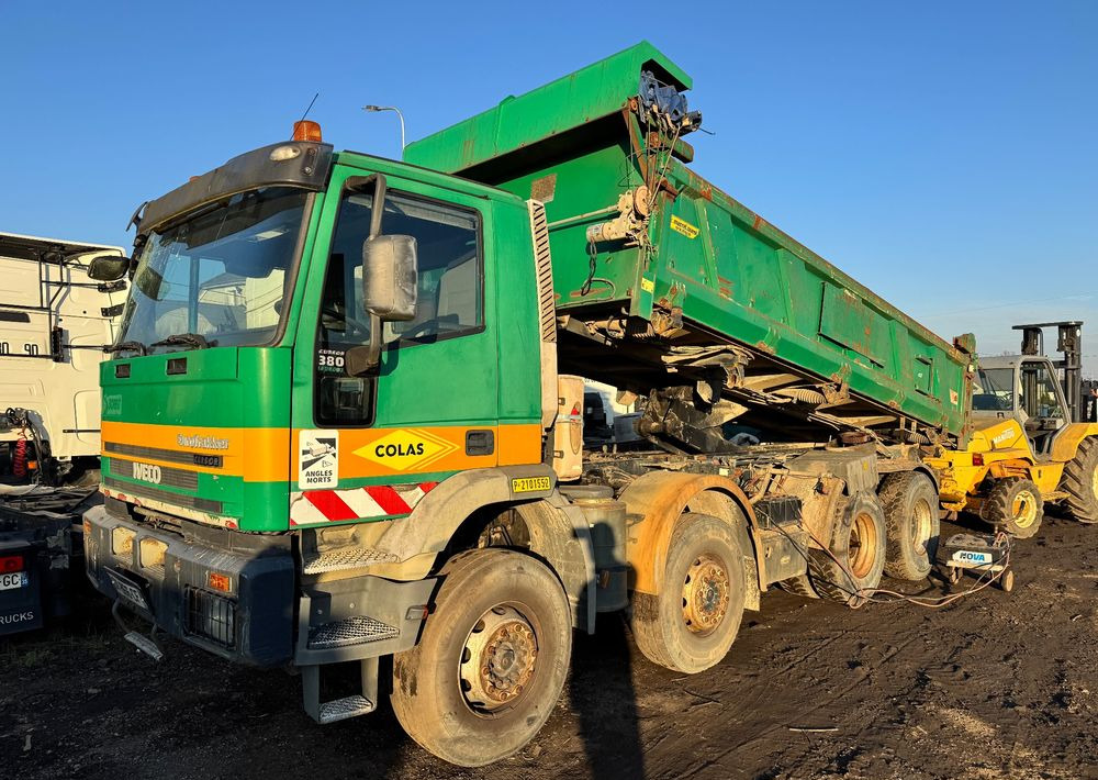 Iveco EuroTrakker - Kravas automašīna pašizgāzējs: foto 1 Iveco EuroTrakker - Kravas automašīna pašizgāzējs: foto 1