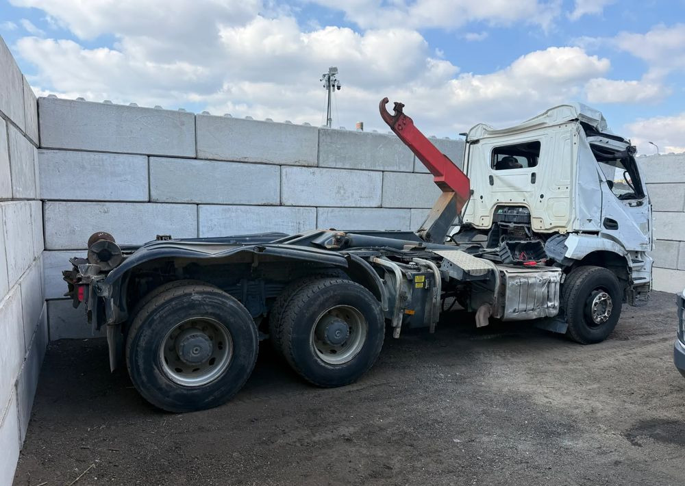 Mercedes-Benz Arocs 2640 - Pacēlājs ar āķi: foto 3 Mercedes-Benz Arocs 2640 - Pacēlājs ar āķi: foto 3