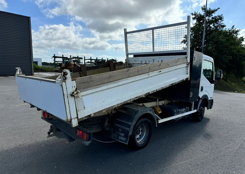 Nissan NT400 - Kravas automašīna pašizgāzējs: foto 4 Nissan NT400 - Kravas automašīna pašizgāzējs: foto 4