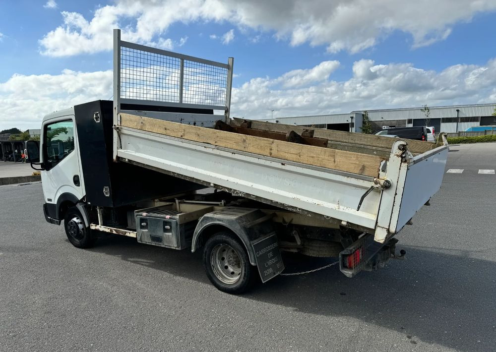 Nissan NT400 - Kravas automašīna pašizgāzējs: foto 3 Nissan NT400 - Kravas automašīna pašizgāzējs: foto 3