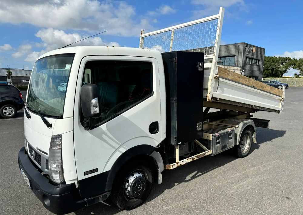 Nissan NT400 - Kravas automašīna pašizgāzējs: foto 1 Nissan NT400 - Kravas automašīna pašizgāzējs: foto 1