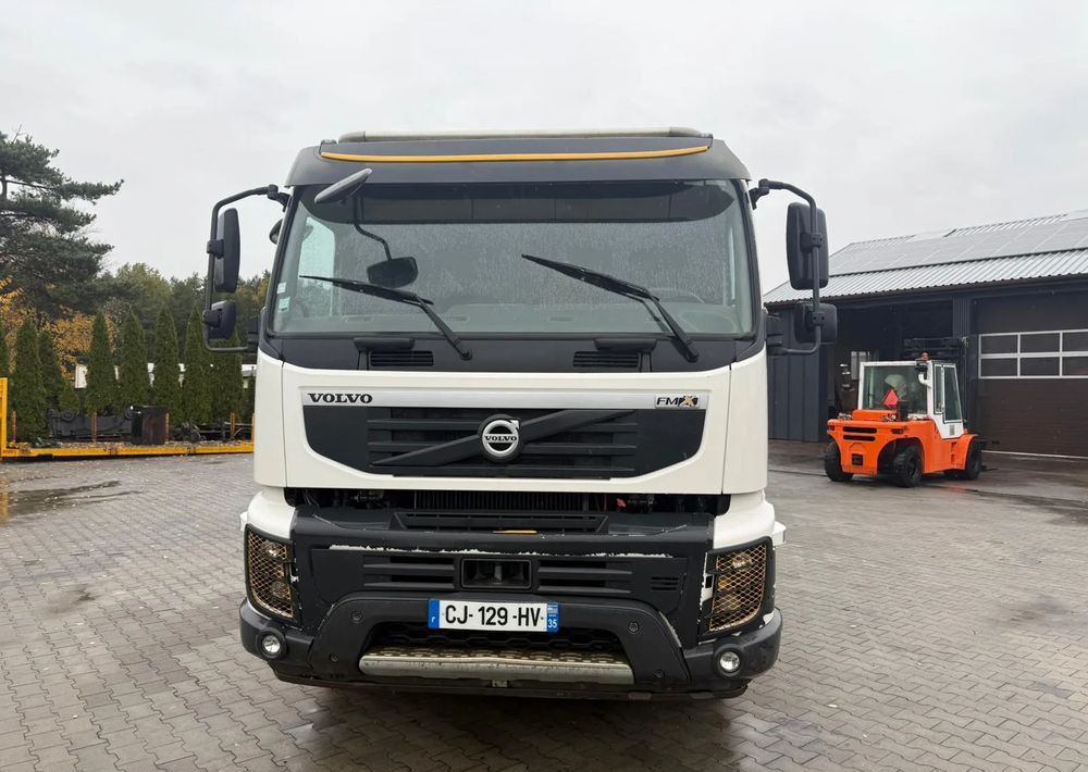 Volvo FMx 330 - Šasija kravas automašīna: foto 2 Volvo FMx 330 - Šasija kravas automašīna: foto 2