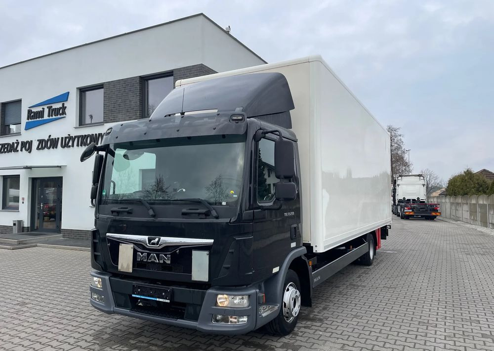 MAN TGL 12.250, KONTENER 7,3m ( 18 europalet ) - Kravas automašīna ar slēgto virsbūvi: foto 2 MAN TGL 12.250, KONTENER 7,3m ( 18 europalet ) - Kravas automašīna ar slēgto virsbūvi: foto 2