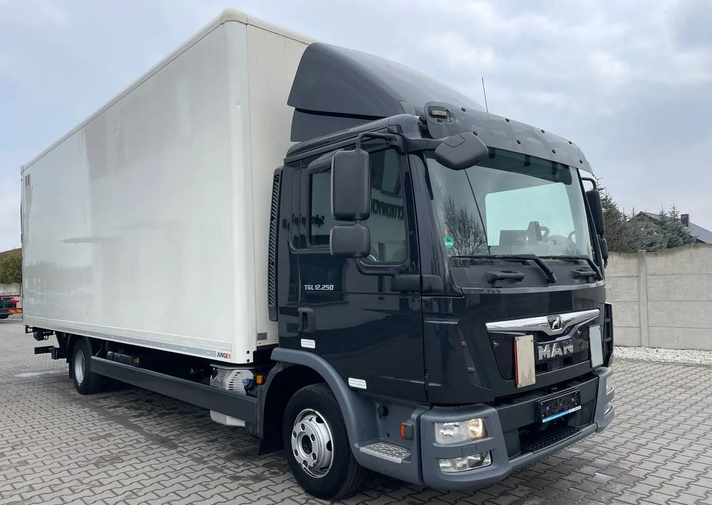 MAN TGL 12.250, KONTENER 7,3m ( 18 europalet ) - Kravas automašīna ar slēgto virsbūvi: foto 4 MAN TGL 12.250, KONTENER 7,3m ( 18 europalet ) - Kravas automašīna ar slēgto virsbūvi: foto 4