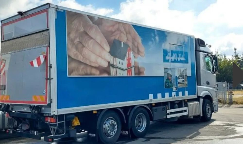 Mercedes-Benz ACTROS 2542 - Kravas automašīna ar slēgto virsbūvi: foto 2 Mercedes-Benz ACTROS 2542 - Kravas automašīna ar slēgto virsbūvi: foto 2