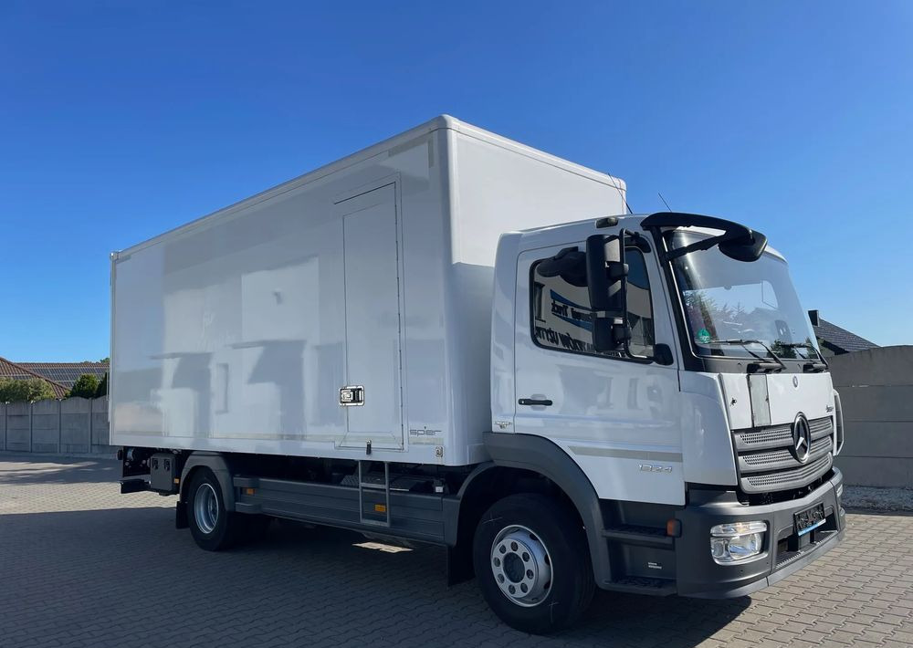 Mercedes-Benz ATEGO 1324, 15 EUROPALET, ŁADOWNOŚĆ 7,5 T - Kravas automašīna ar slēgto virsbūvi: foto 5 Mercedes-Benz ATEGO 1324, 15 EUROPALET, ŁADOWNOŚĆ 7,5 T - Kravas automašīna ar slēgto virsbūvi: foto 5
