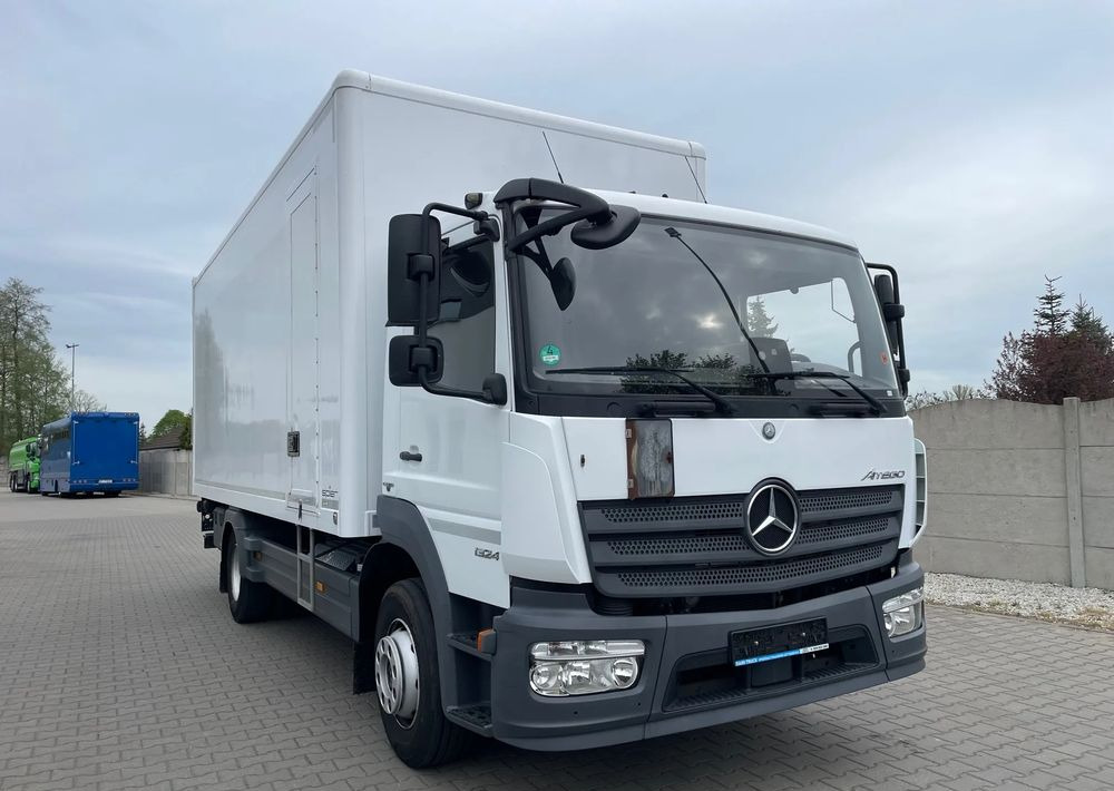 Mercedes-Benz ATEGO 1324/ Ładownośc 7,5 tony/ kontener 6,2m! - Vilcējs: foto 4 Mercedes-Benz ATEGO 1324/ Ładownośc 7,5 tony/ kontener 6,2m! - Vilcējs: foto 4