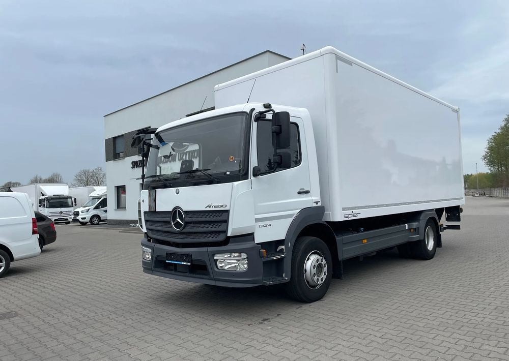 Mercedes-Benz ATEGO 1324/ Ładownośc 7,5 tony/ kontener 6,2m! - Vilcējs: foto 2 Mercedes-Benz ATEGO 1324/ Ładownośc 7,5 tony/ kontener 6,2m! - Vilcējs: foto 2
