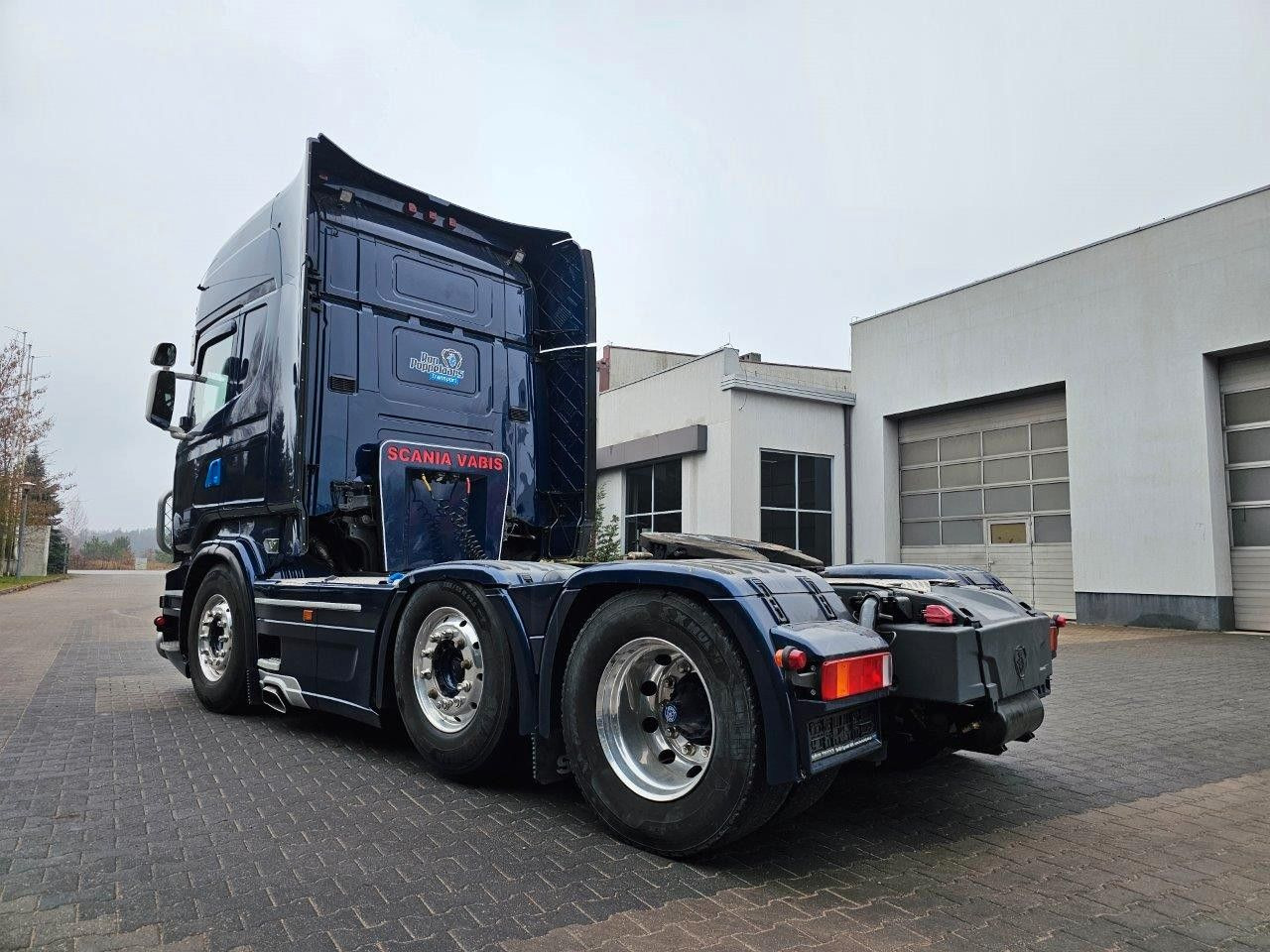 Scania R520 V8 6x2 Lenk/Liftachse Vollaustattung EURO6 - Vilcējs: foto 4 Scania R520 V8 6x2 Lenk/Liftachse Vollaustattung EURO6 - Vilcējs: foto 4