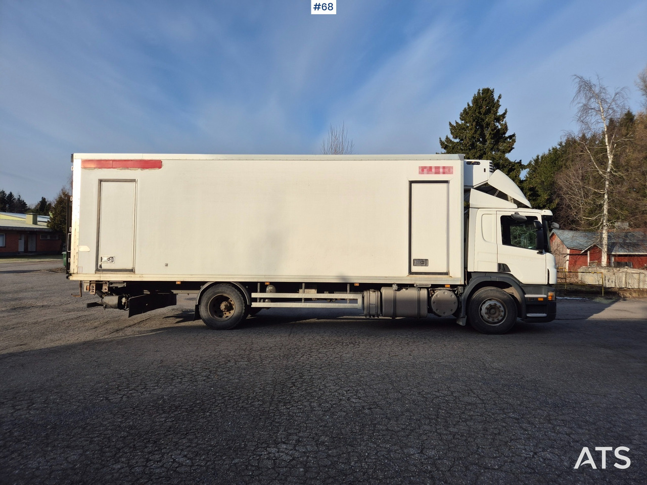 Scania P380 Umpikorinen - Kravas automašīna ar slēgto virsbūvi: foto 4 Scania P380 Umpikorinen - Kravas automašīna ar slēgto virsbūvi: foto 4