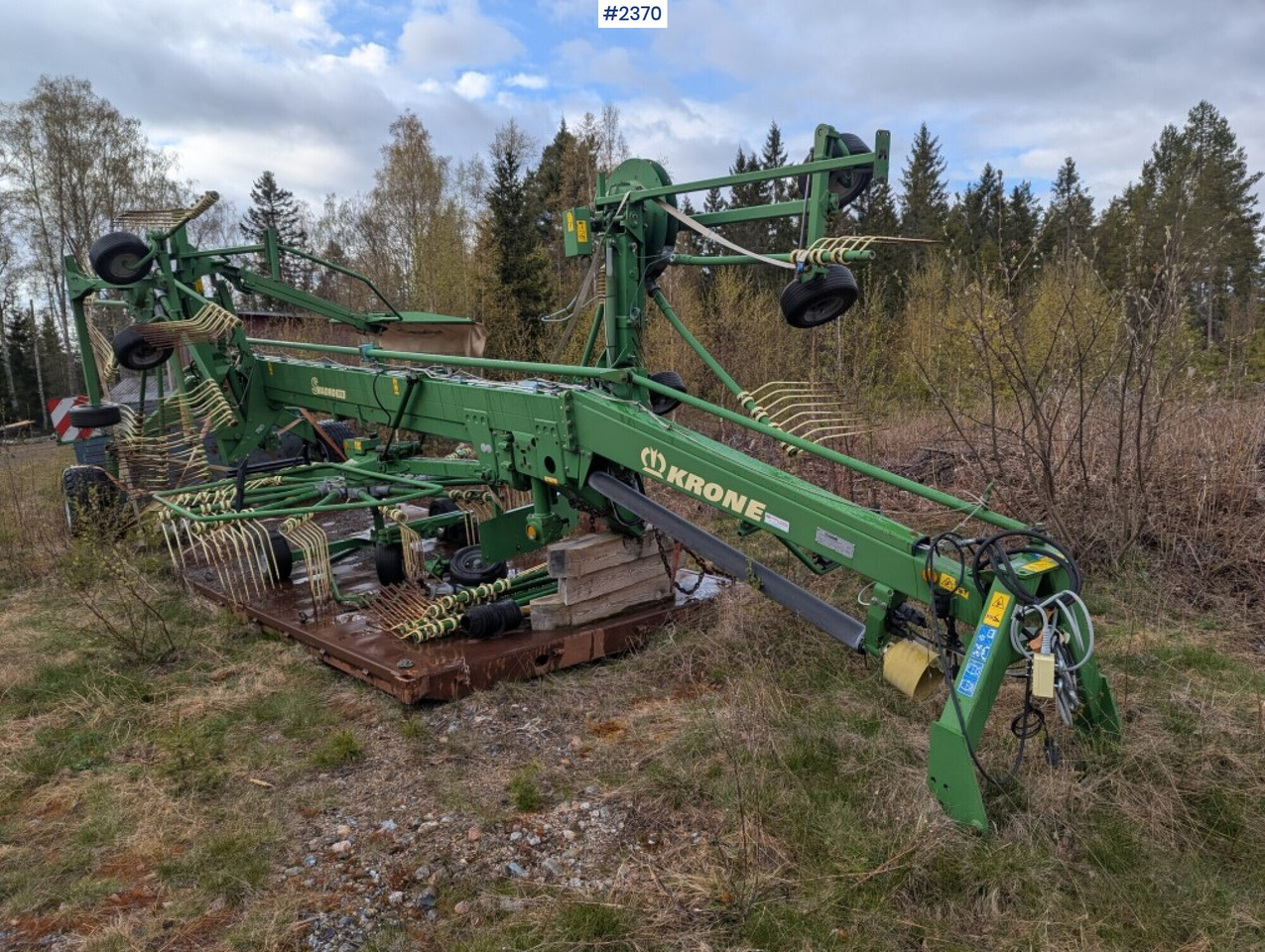 Rotary Rake Krone Swadro 1010 - Siena sagatavošanas tehnika: foto 1 Rotary Rake Krone Swadro 1010 - Siena sagatavošanas tehnika: foto 1