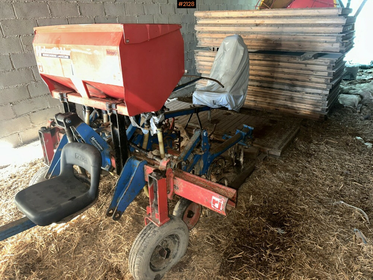 Row crop cleaner Hatzenbichler with fertilizer - Augsnes apstrādes tehnika: foto 1 Row crop cleaner Hatzenbichler with fertilizer - Augsnes apstrādes tehnika: foto 1
