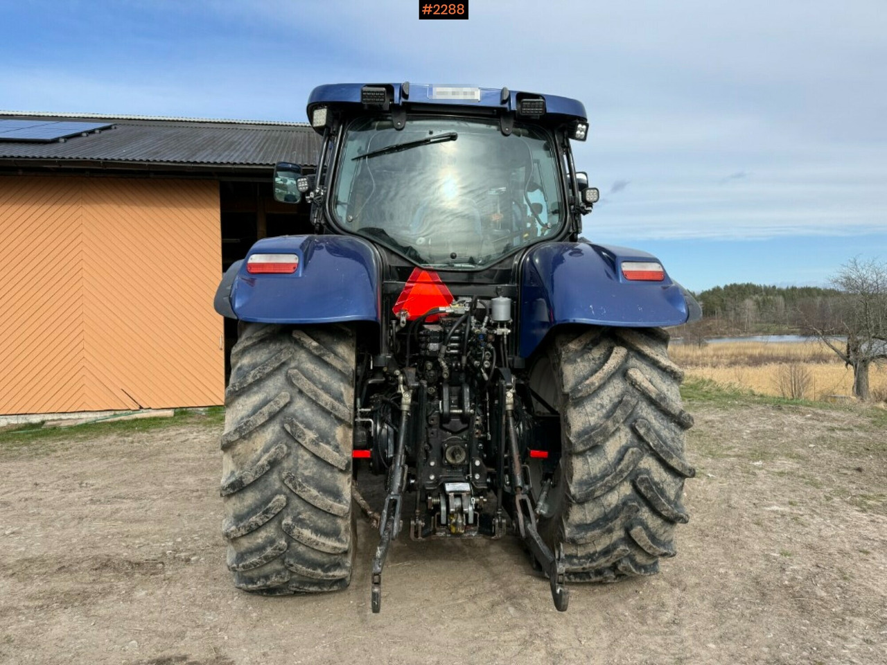 Tractor New Holland T6080 with dual mount - Traktors: foto 4 Tractor New Holland T6080 with dual mount - Traktors: foto 4