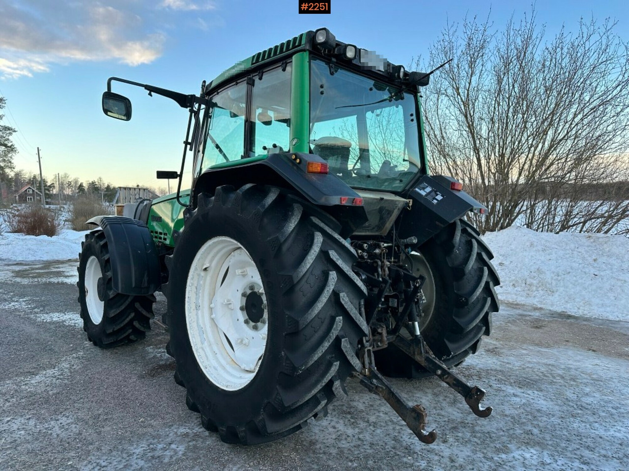Valtra X110 waiststeering tractor with twintrac - Traktors: foto 4 Valtra X110 waiststeering tractor with twintrac - Traktors: foto 4
