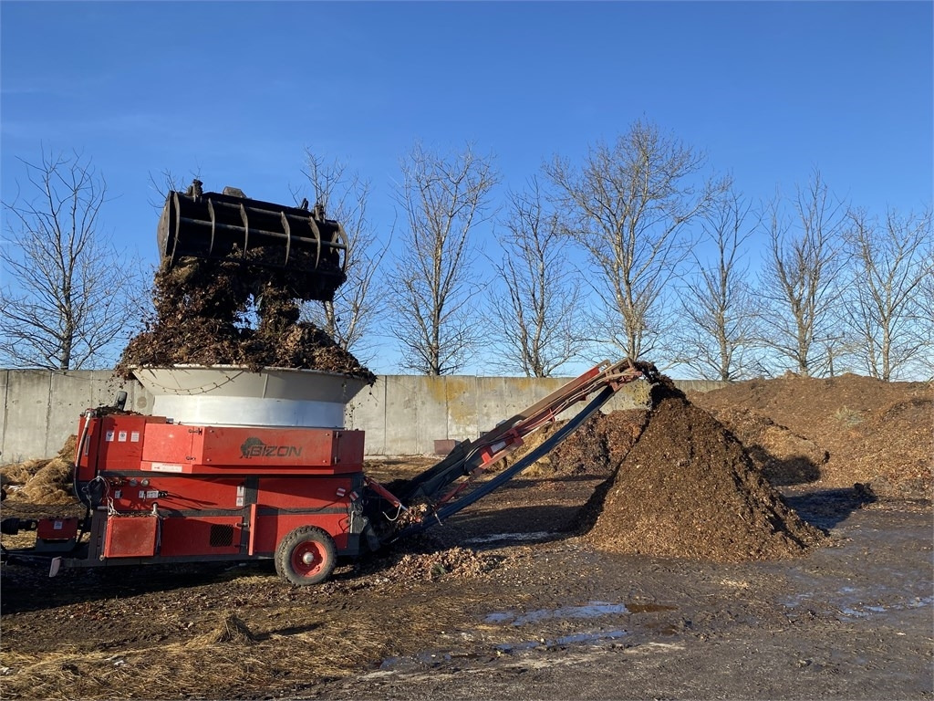 Bizon B-1030 Kompost Schredder Biomasse Mist Compost shr - Salmu smalcinātājs: foto 4 Bizon B-1030 Kompost Schredder Biomasse Mist Compost shr - Salmu smalcinātājs: foto 4