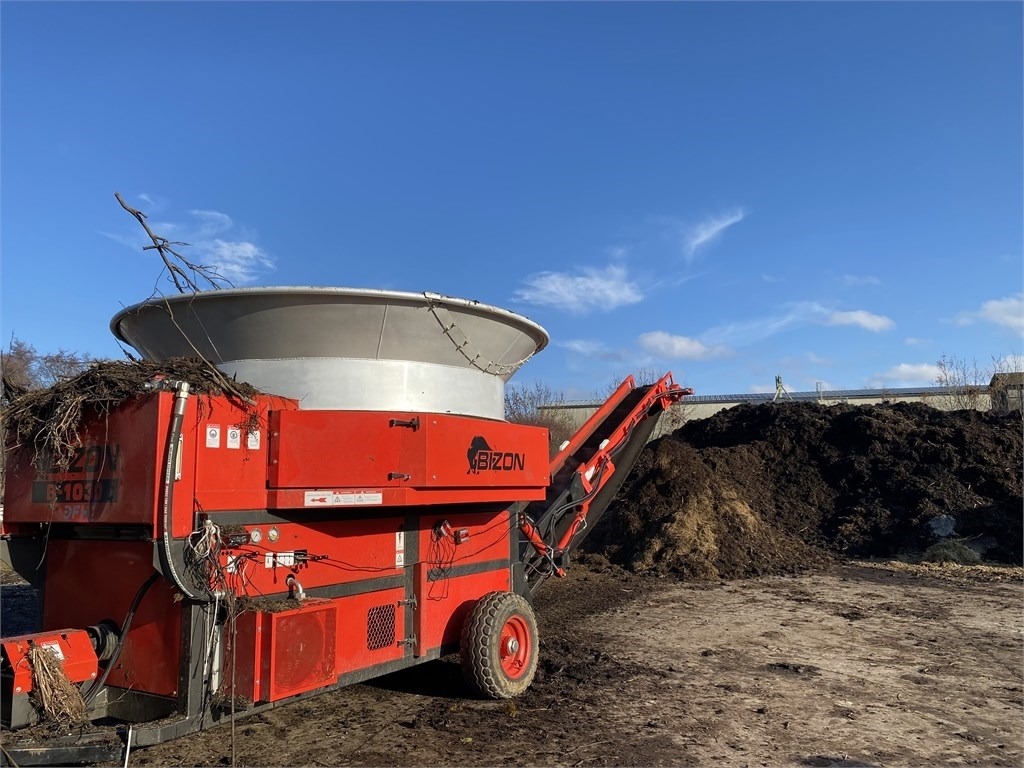 Bizon B-1030 Kompost Schredder Biomasse Mist Compost shr - Salmu smalcinātājs: foto 1 Bizon B-1030 Kompost Schredder Biomasse Mist Compost shr - Salmu smalcinātājs: foto 1