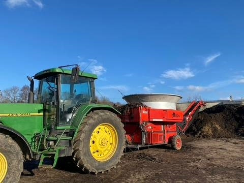 Bizon B-1030 Kompost Schredder Biomasse Mist Compost shr - Salmu smalcinātājs: foto 2 Bizon B-1030 Kompost Schredder Biomasse Mist Compost shr - Salmu smalcinātājs: foto 2