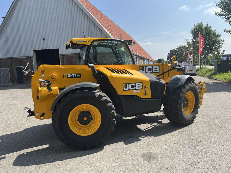 JCB 541-70 Agri Pro - Teleskopiskais iekrāvējs: foto 1 JCB 541-70 Agri Pro - Teleskopiskais iekrāvējs: foto 1