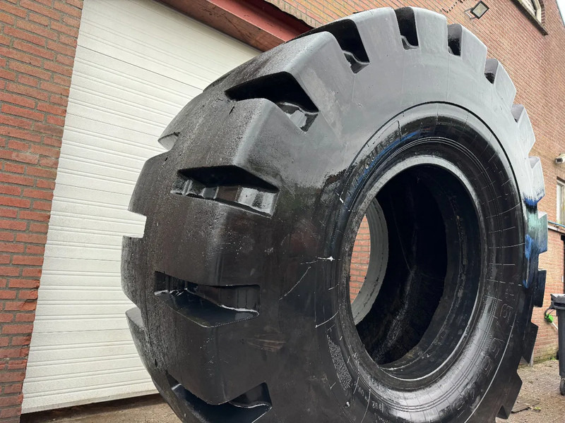 Diversen Liftguard L-5 45/65-45 HEAVY DUTY TIRE - Riepa: foto 3 Diversen Liftguard L-5 45/65-45 HEAVY DUTY TIRE - Riepa: foto 3