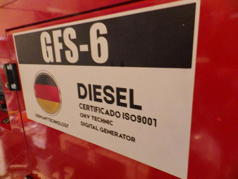 Notstrom Silent Diesel-Generator 6 KW ( €1050,00 netto ) - Elektroģenerators: foto 4 Notstrom Silent Diesel-Generator 6 KW ( €1050,00 netto ) - Elektroģenerators: foto 4