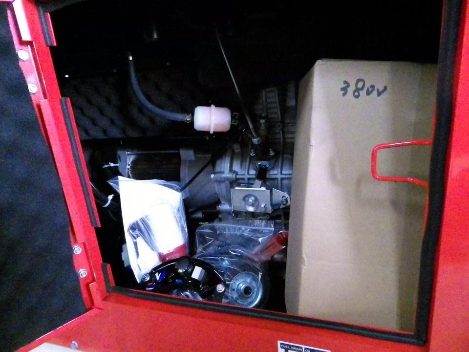 Notstrom Silent Diesel-Generator 6 KW ( €1050,00 netto ) - Elektroģenerators: foto 3 Notstrom Silent Diesel-Generator 6 KW ( €1050,00 netto ) - Elektroģenerators: foto 3