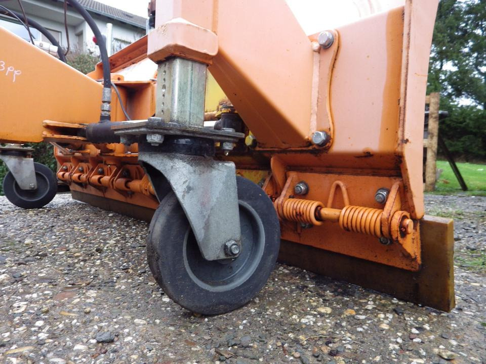 Schneeschild + Kehrmaschine für KRAMER 350 180 112 - Sniega arkls: foto 5 Schneeschild + Kehrmaschine für KRAMER 350 180 112 - Sniega arkls: foto 5