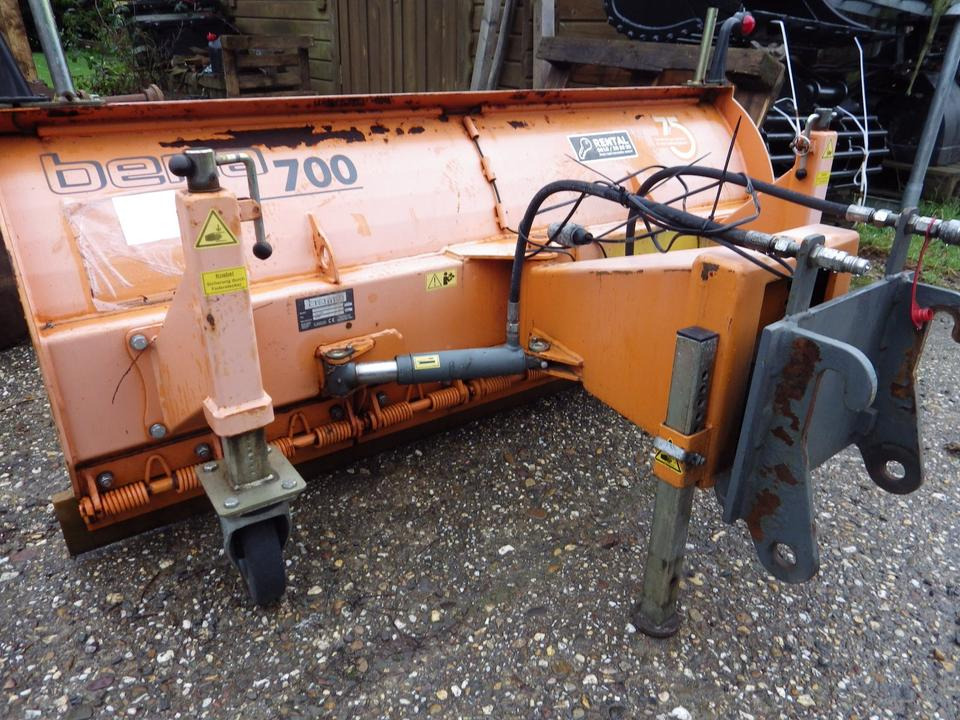 Schneeschild + Kehrmaschine für KRAMER 350 180 112 - Sniega arkls: foto 3 Schneeschild + Kehrmaschine für KRAMER 350 180 112 - Sniega arkls: foto 3