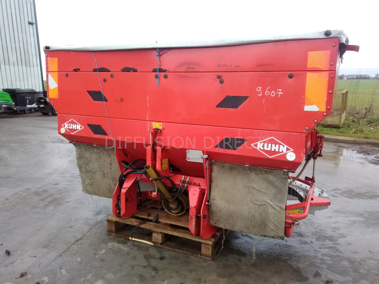 KUHN DISTRIBUTEUR D'ENGRAIS MDS 1141 - Minerālmēslu izkliedētājs: foto 2 KUHN DISTRIBUTEUR D'ENGRAIS MDS 1141 - Minerālmēslu izkliedētājs: foto 2