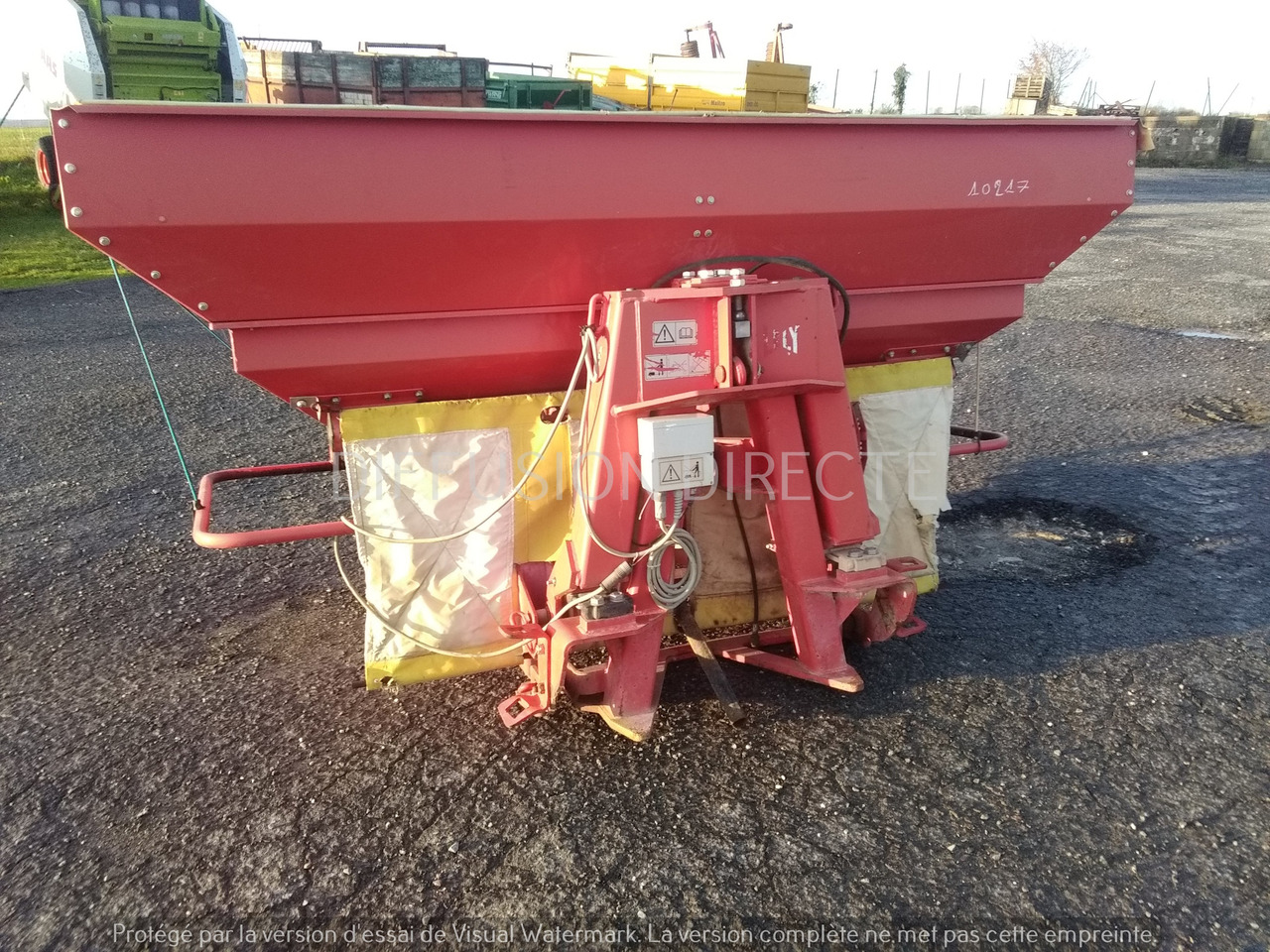 LELY DISTRIBUTEUR D'ENGRAIS CENTERMATIC PESEE - Minerālmēslu izkliedētājs: foto 2 LELY DISTRIBUTEUR D'ENGRAIS CENTERMATIC PESEE - Minerālmēslu izkliedētājs: foto 2