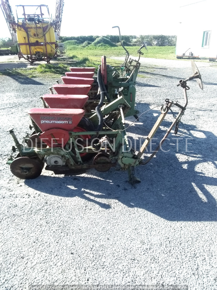 NODET SEMOIR MONOGRAINE PN II - Precīzās izsējas sējmašīna: foto 4 NODET SEMOIR MONOGRAINE PN II - Precīzās izsējas sējmašīna: foto 4