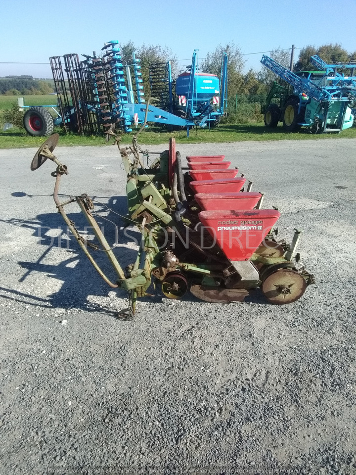 NODET SEMOIR MONOGRAINE PN II - Precīzās izsējas sējmašīna: foto 3 NODET SEMOIR MONOGRAINE PN II - Precīzās izsējas sējmašīna: foto 3