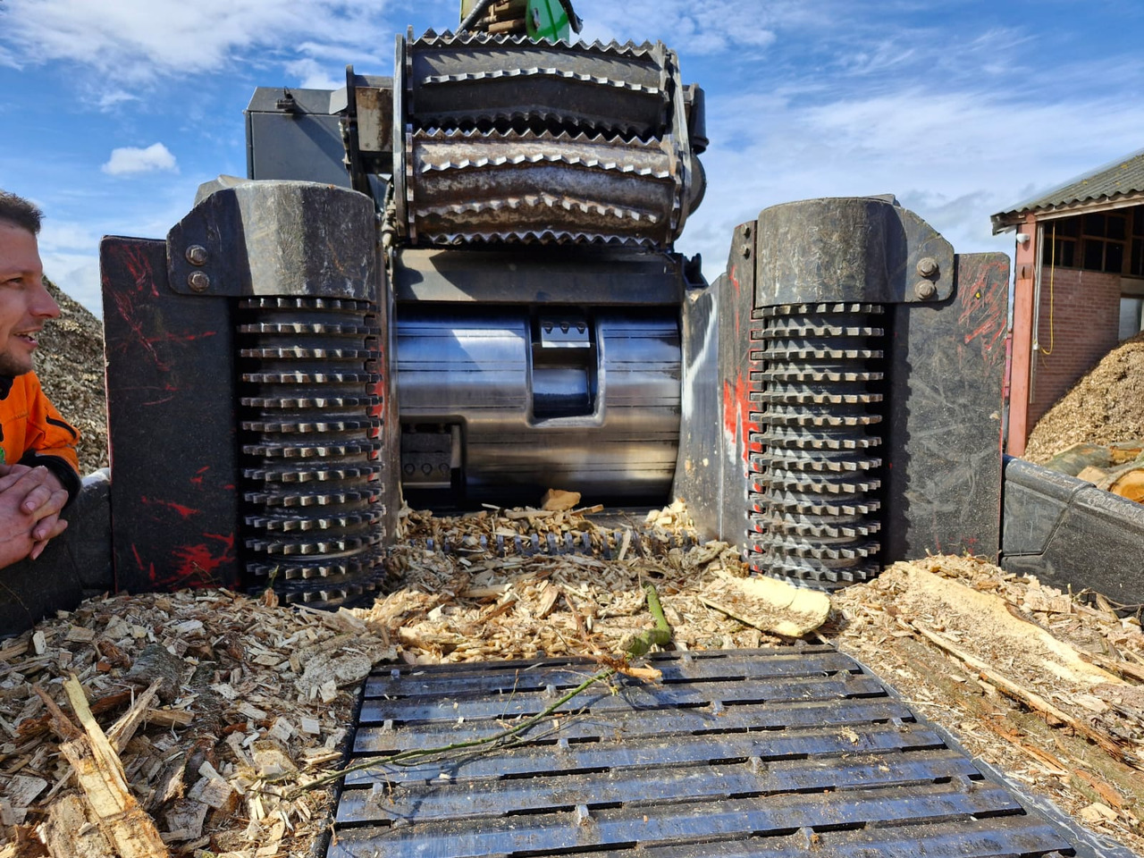 UFKES Greentec 962 Tracked Chipper - Šķeldotājs: foto 5 UFKES Greentec 962 Tracked Chipper - Šķeldotājs: foto 5