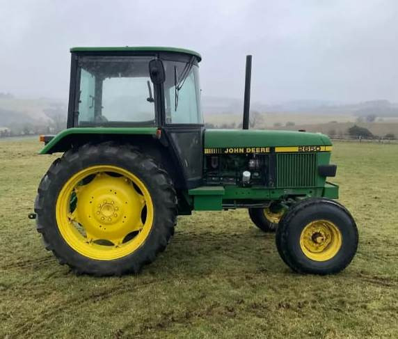 1988 John Deere 2650 2wd tractor - Traktors: foto 1 1988 John Deere 2650 2wd tractor - Traktors: foto 1