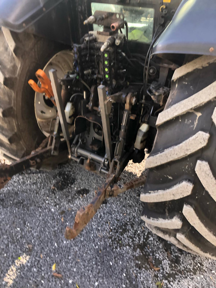2009 Valtra T171 with front PTO - Traktors: foto 4 2009 Valtra T171 with front PTO - Traktors: foto 4