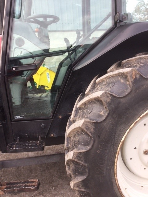 2016 Valtra A93, one local owner machine - Traktors: foto 5 2016 Valtra A93, one local owner machine - Traktors: foto 5