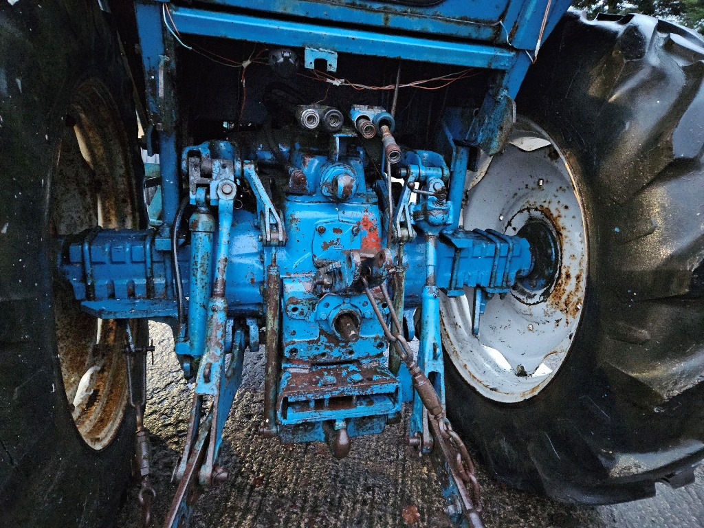 Ford 7700 2wd Tractor - Traktors: foto 4 Ford 7700 2wd Tractor - Traktors: foto 4