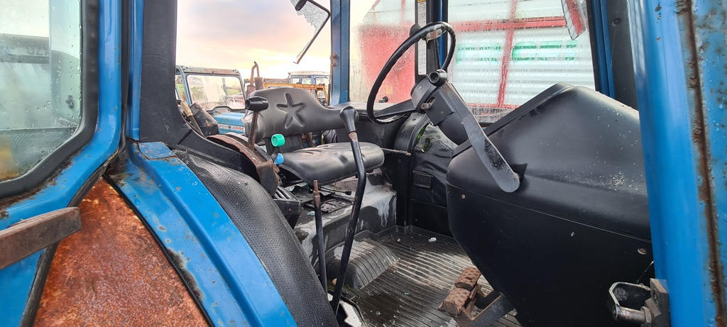 Ford 7810 4×4 Tractor - Traktors: foto 4 Ford 7810 4×4 Tractor - Traktors: foto 4