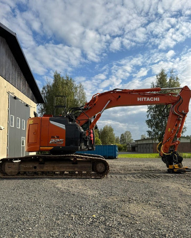 HitachiZX225USLC-7 + Engcon - Kāpurķēžu ekskavators: foto 3 HitachiZX225USLC-7 + Engcon - Kāpurķēžu ekskavators: foto 3