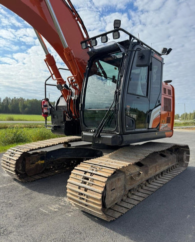 HitachiZX225USLC-7 + Engcon - Kāpurķēžu ekskavators: foto 4 HitachiZX225USLC-7 + Engcon - Kāpurķēžu ekskavators: foto 4