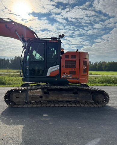 HitachiZX225USLC-7 + Engcon - Kāpurķēžu ekskavators: foto 5 HitachiZX225USLC-7 + Engcon - Kāpurķēžu ekskavators: foto 5