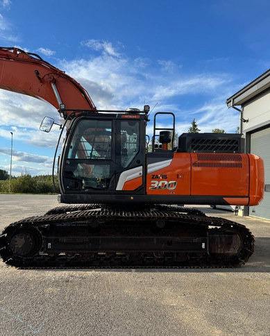 HitachiZX300LC-7 + Engcon - Kāpurķēžu ekskavators: foto 1 HitachiZX300LC-7 + Engcon - Kāpurķēžu ekskavators: foto 1