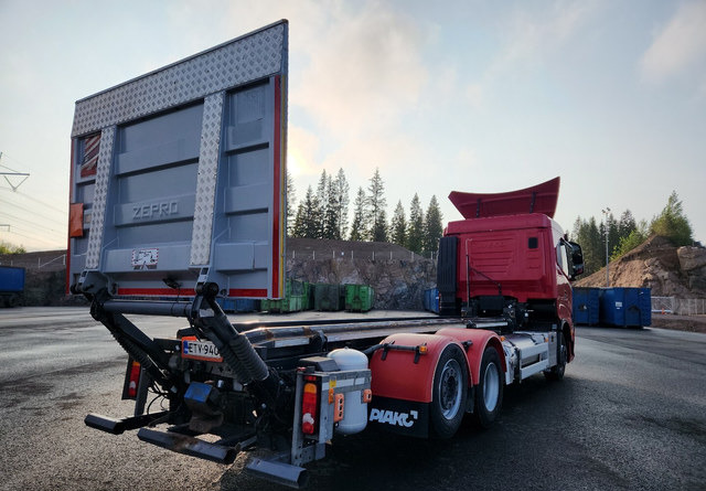 Iveco S-Way 6x2 LNG - Šasija kravas automašīna: foto 4 Iveco S-Way 6x2 LNG - Šasija kravas automašīna: foto 4