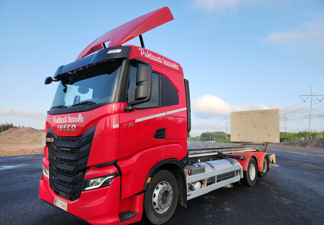 Iveco S-Way 6x2 LNG - Šasija kravas automašīna: foto 1 Iveco S-Way 6x2 LNG - Šasija kravas automašīna: foto 1