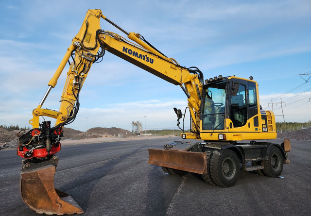 KOMATSU Komatsu PW148-8 Rototilt R6 - Riteņu ekskavators: foto 1 KOMATSU Komatsu PW148-8 Rototilt R6 - Riteņu ekskavators: foto 1
