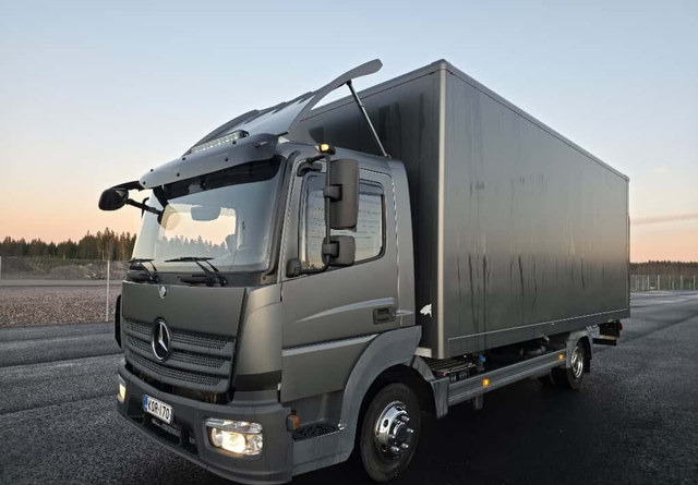 Mercedes-BenzAtego 4x2 Special - Kravas automašīna ar slēgto virsbūvi: foto 1 Mercedes-BenzAtego 4x2 Special - Kravas automašīna ar slēgto virsbūvi: foto 1