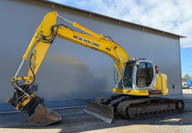 New Holland E235SR - Kāpurķēžu ekskavators: foto 1 New Holland E235SR - Kāpurķēžu ekskavators: foto 1