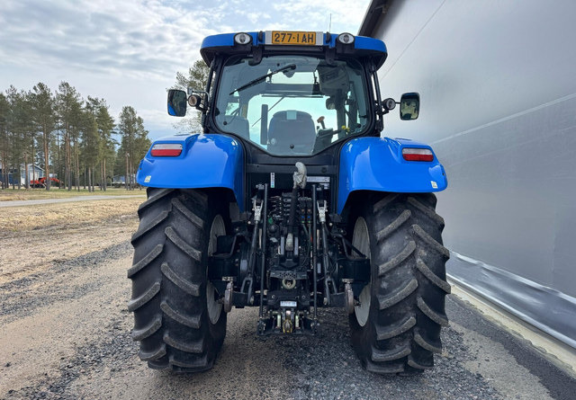 New Holland T7.200 - Traktors: foto 4 New Holland T7.200 - Traktors: foto 4