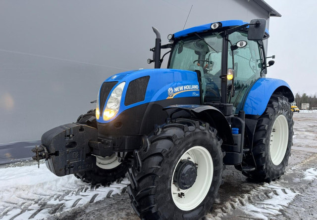 New HollandT7.200 - Traktors: foto 1 New HollandT7.200 - Traktors: foto 1